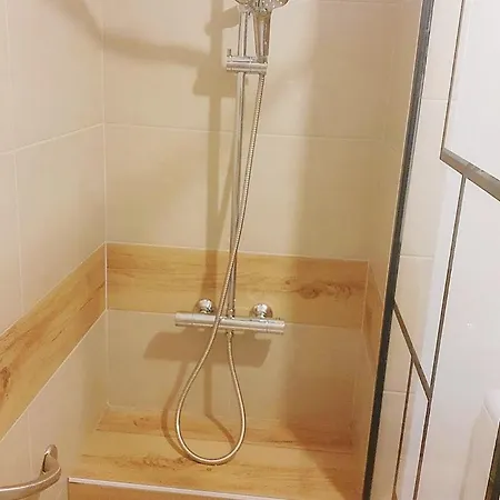 3 Etoiles Piscine Tennis 2adultes Et 2enfants