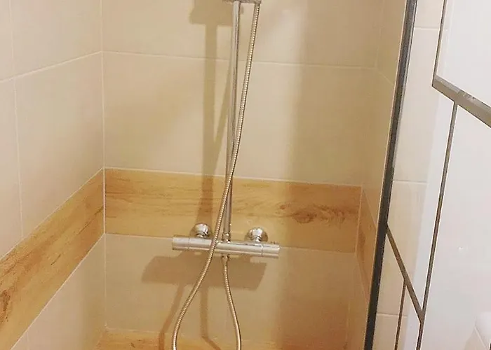 3 Etoiles Piscine Tennis 2adultes Et 2enfants