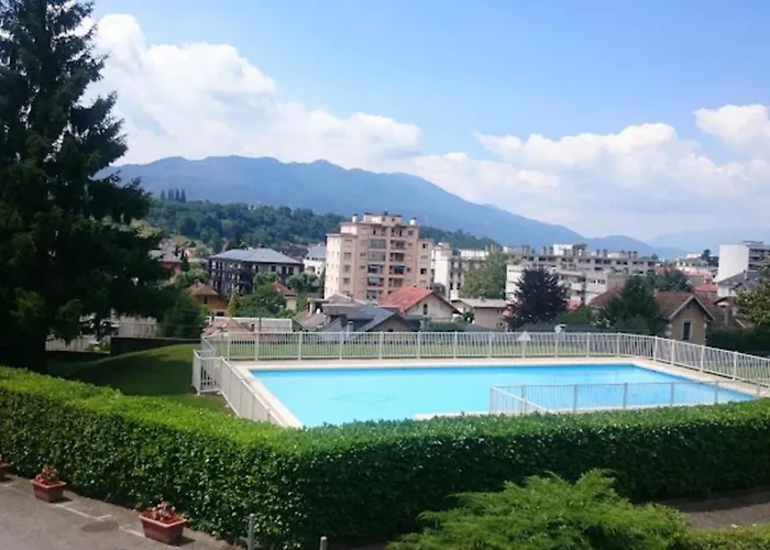 3 Etoiles Piscine Tennis 2adultes Et 2enfants エクスレバン