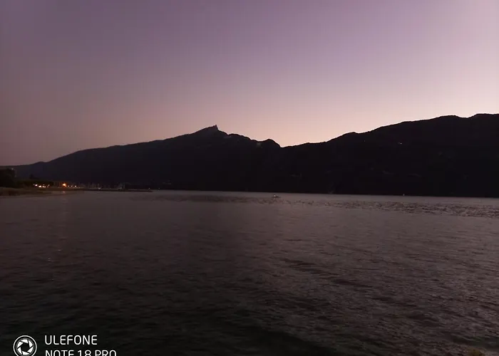 3 Etoiles Piscine Tennis 2adultes Et 2enfants エクスレバン